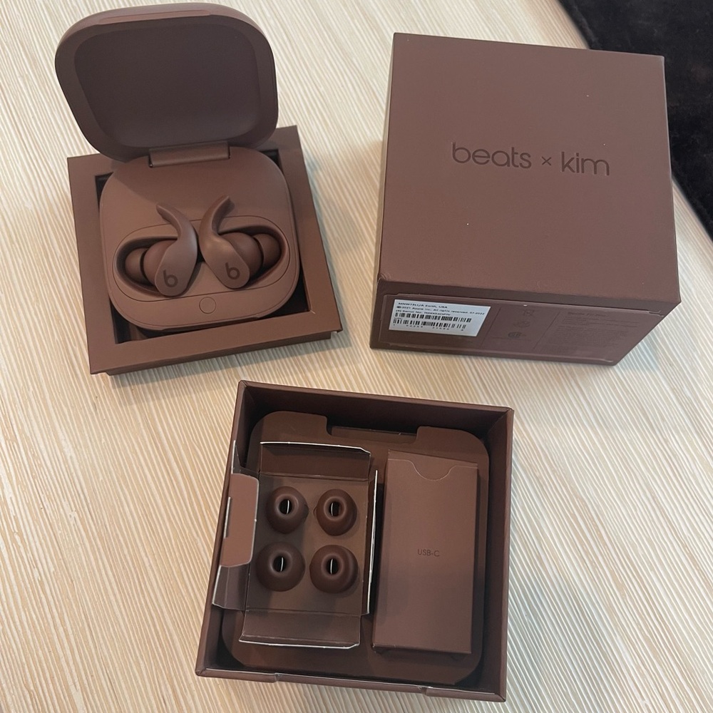 Beats By Dr. Dre Fit Pro x Kim Kardashian - Earth